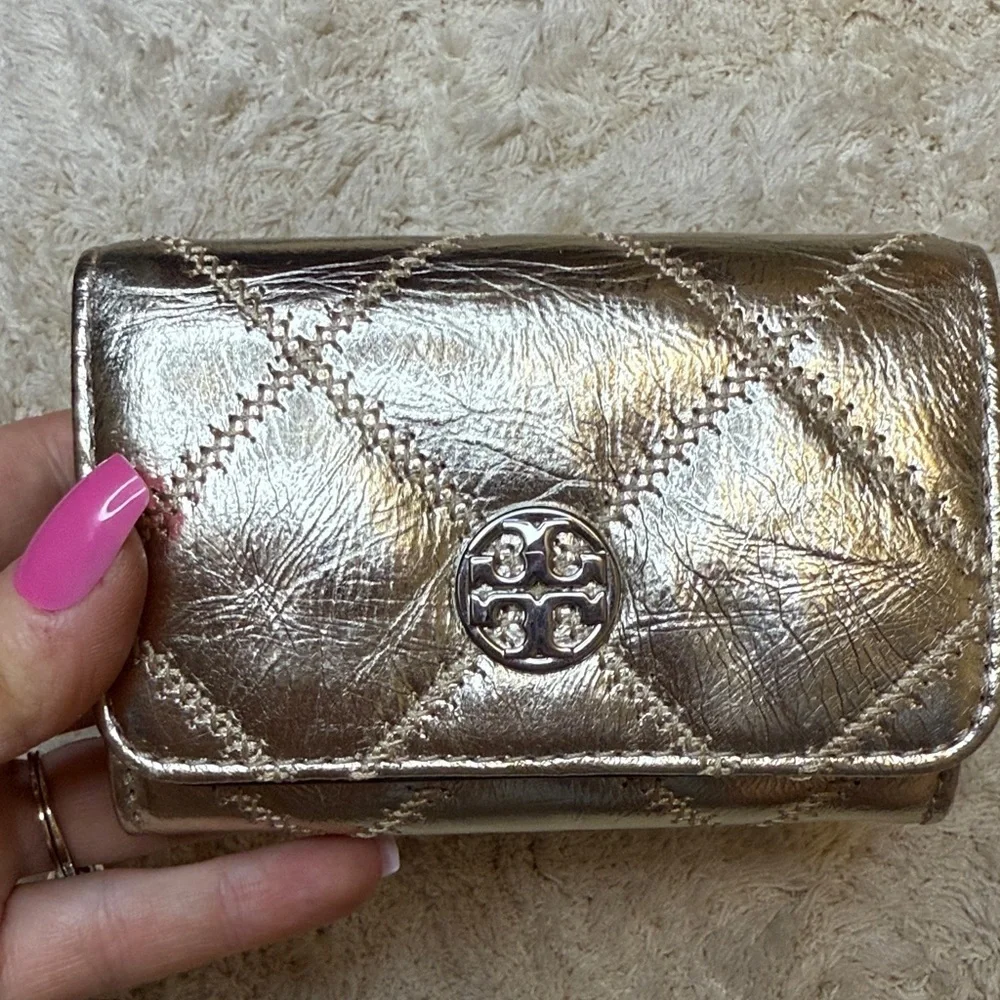 NWT Tory Burch Willa Metallic Gold Quilted Card Case